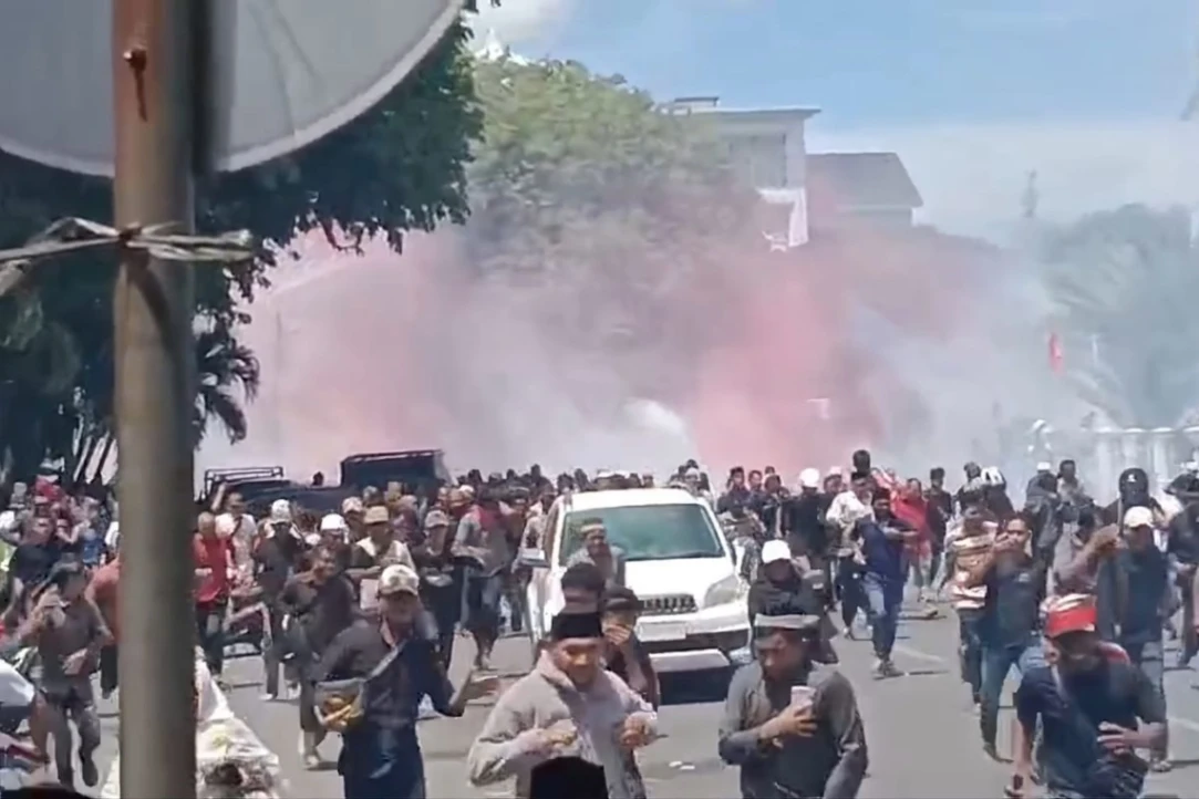 Pengibaran Bendera Bulan Bintang di Banda Aceh: Antara Simbol Sejarah dan Ketegangan Pusat–Daerah