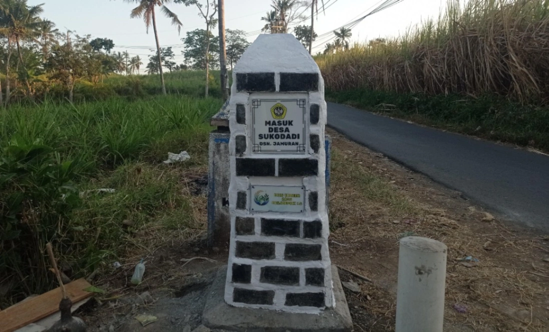 Inovasi Lokal Pengelolaan Sampah Plastik Menjadi Eco Paving Block untuk Patok Batas Wilayah Desa